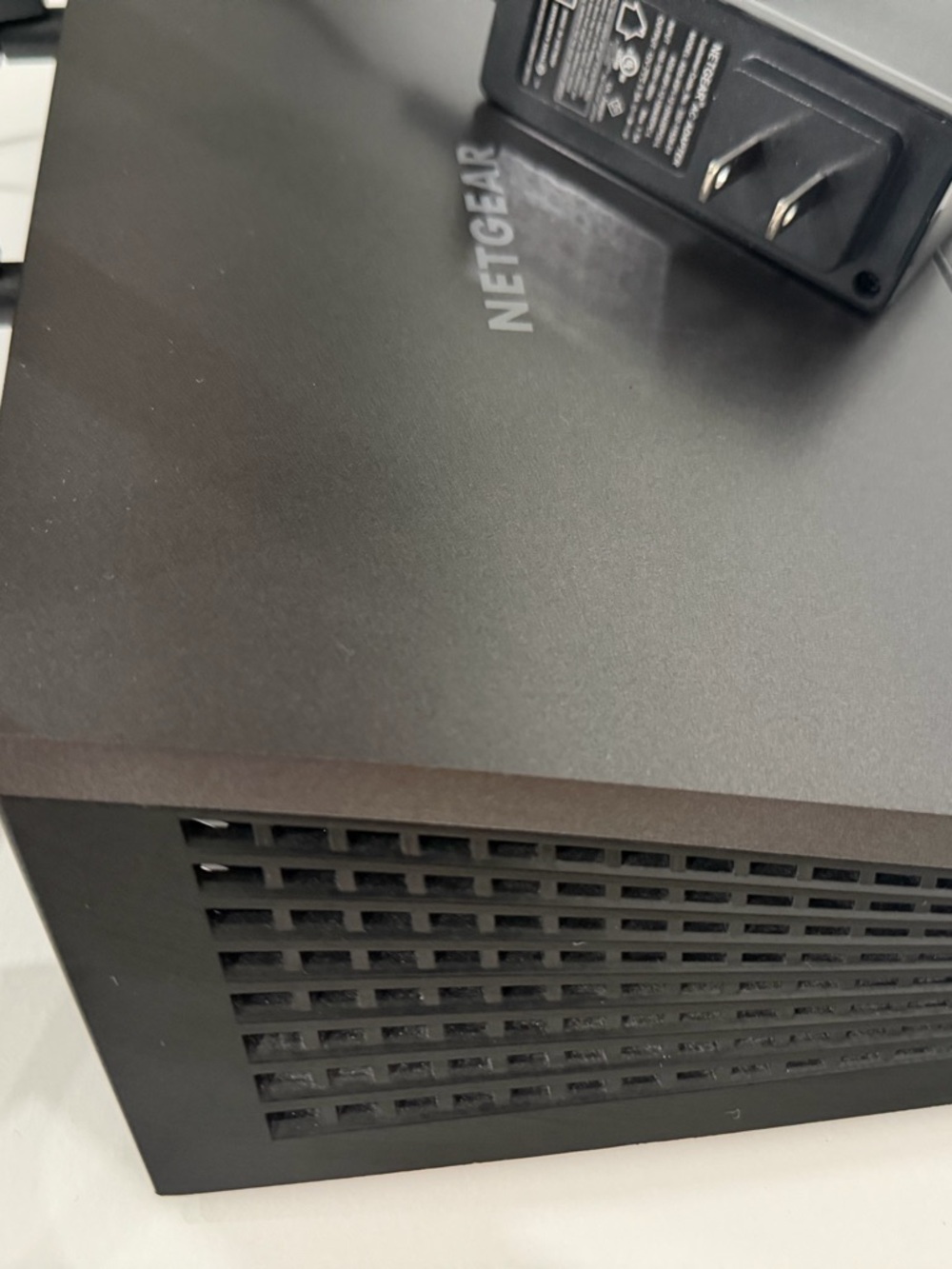 NETGEAR Black Wireless Router with LED Status Indicators - Picture 6 of 7